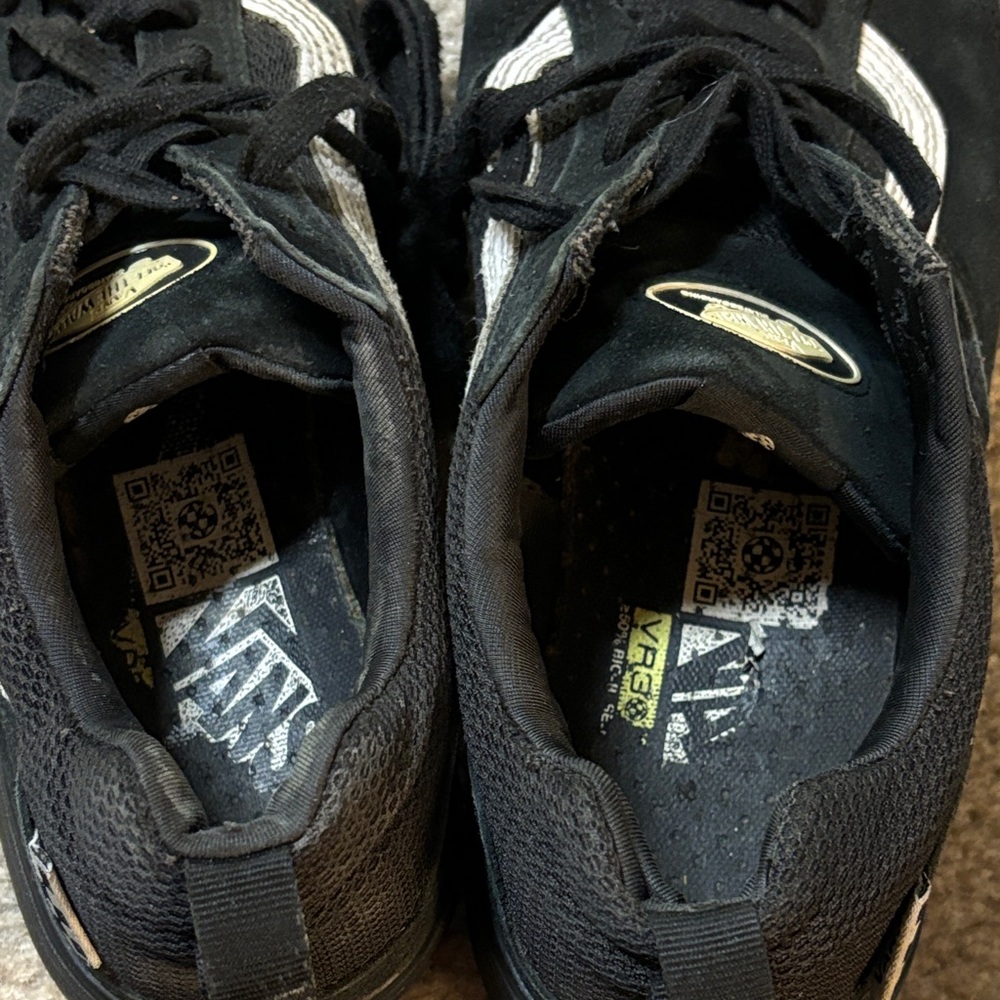Vans Men's Black and White Sneakers - Picture 5 of 6